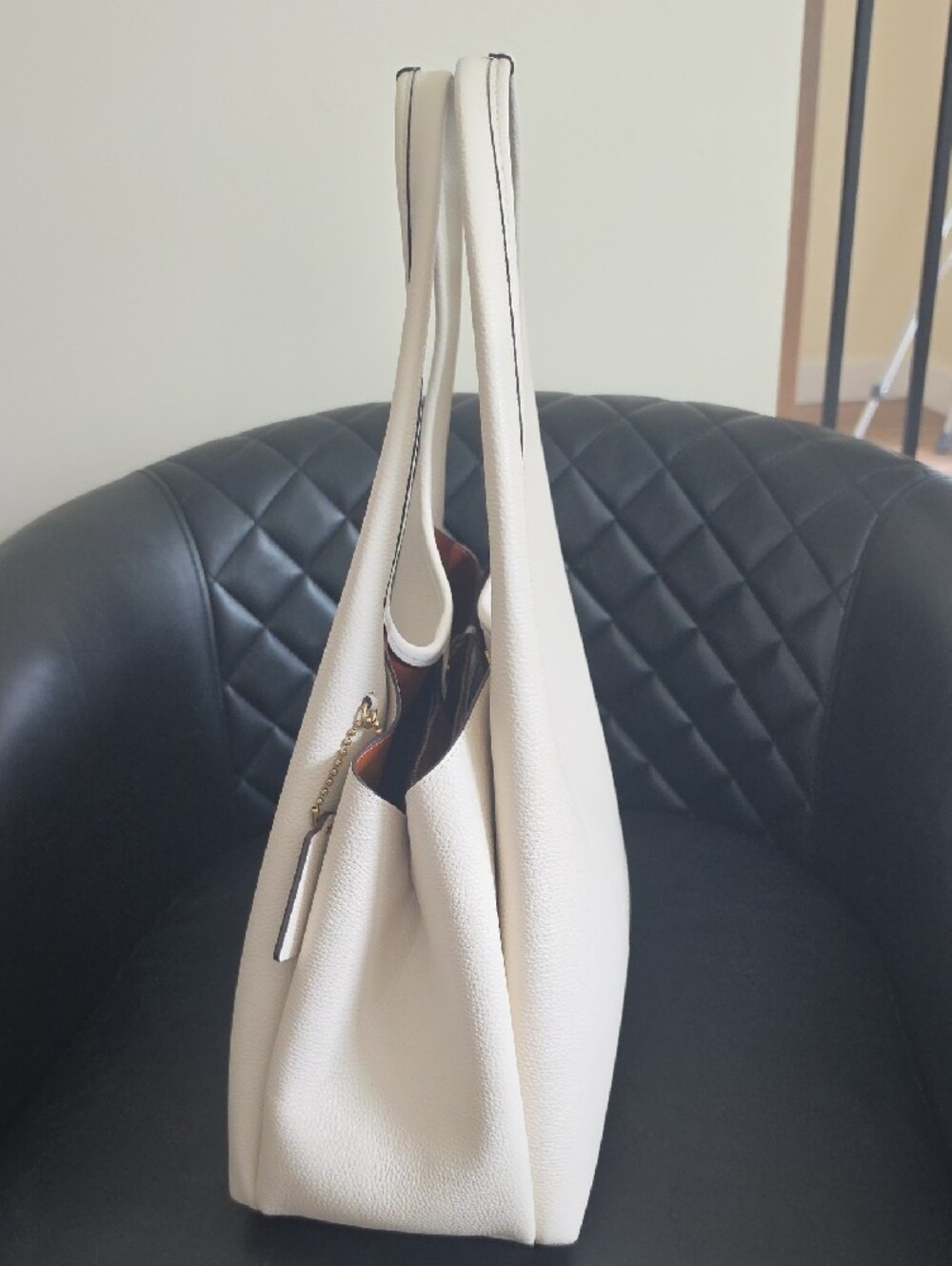 Coach Cream Leather Shoulder Bag with Gold Accent - Picture 4 of 6